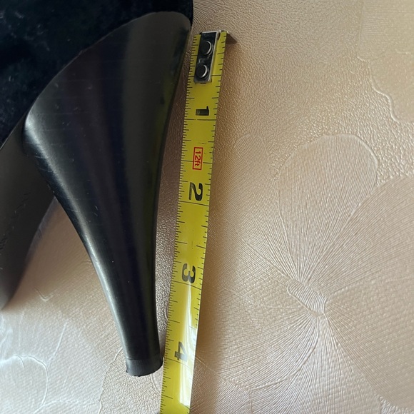 Beautiful and elegant shoes. - Picture 15 of 15